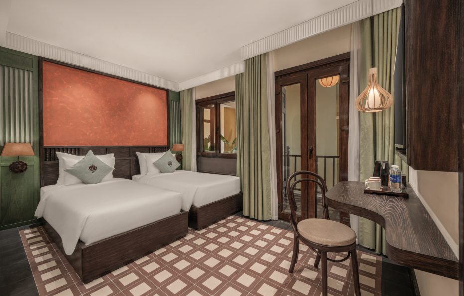 Signature Lantern Room