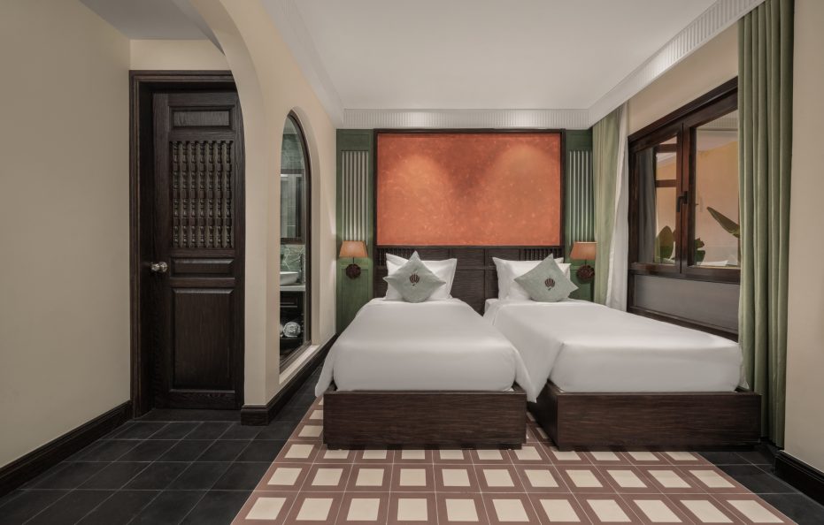 Signature Lantern Room