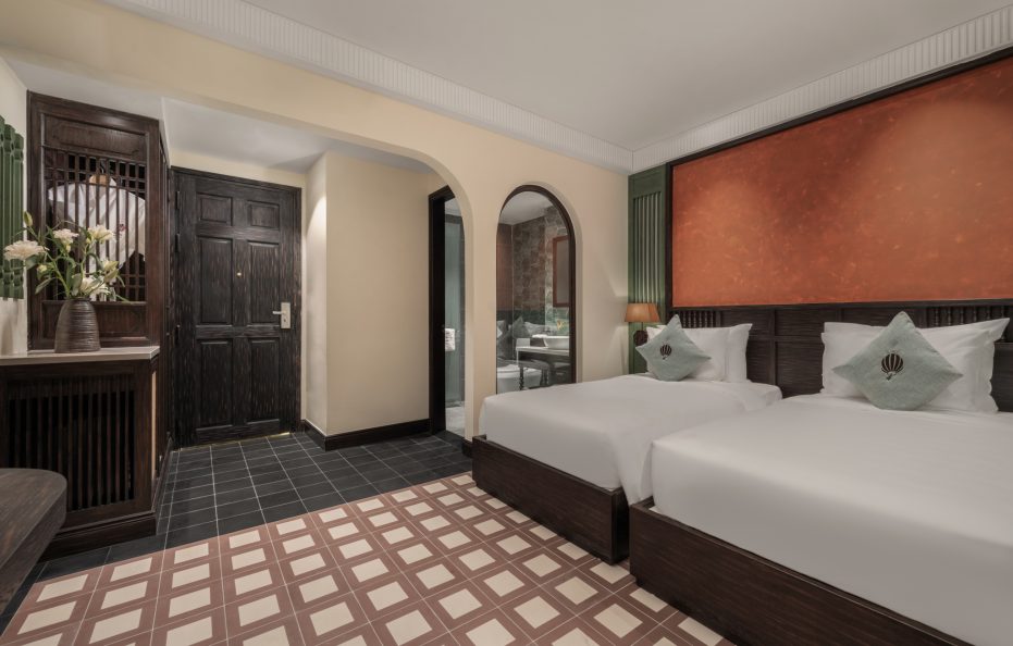 Signature Lantern Room