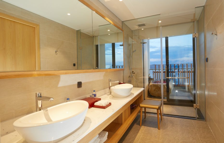 Ambassador Suite Ocean View Room