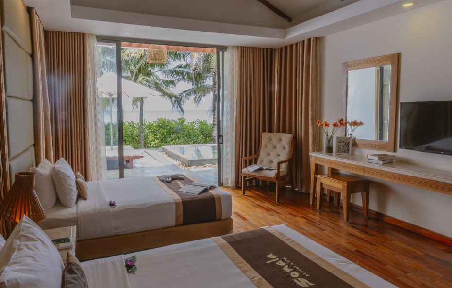 04-Bed Room Beach Front Bungalow