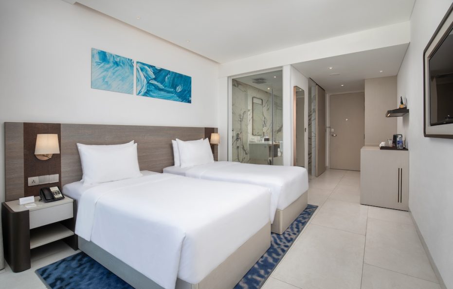 Deluxe Partial Ocean View