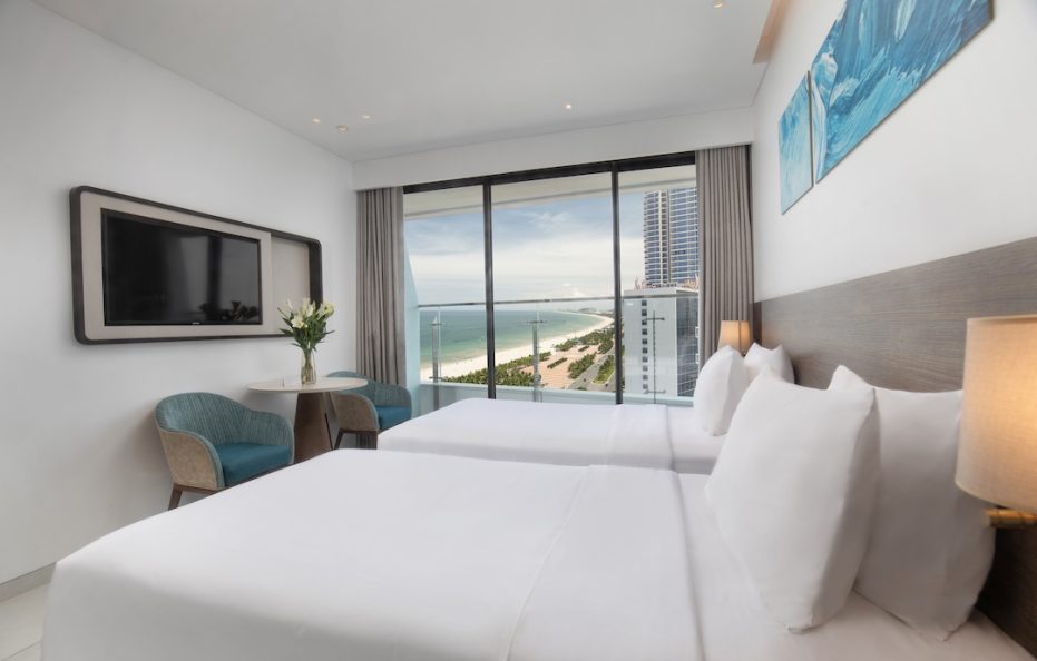 Deluxe Partial Ocean View