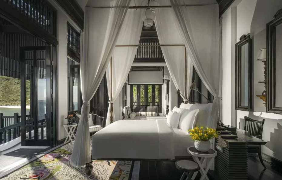 One-Bedroom Seaside Villa on the Rocks