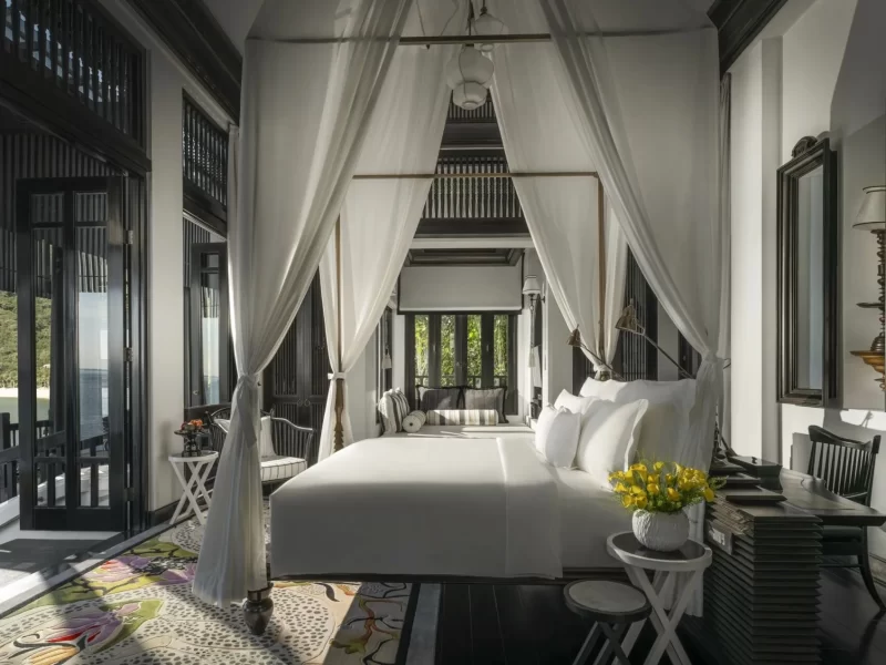 One-Bedroom Seaside Villa on the Rocks