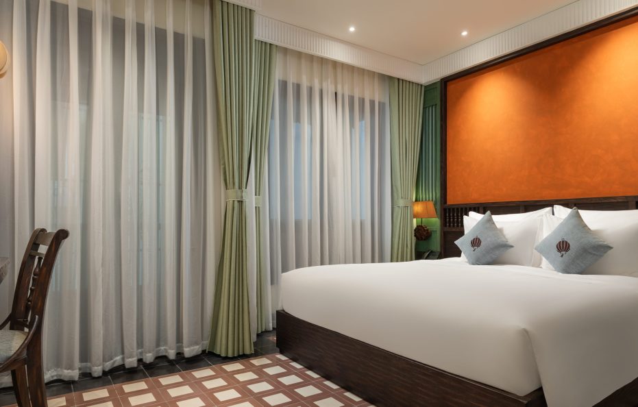 Signature Lantern Room