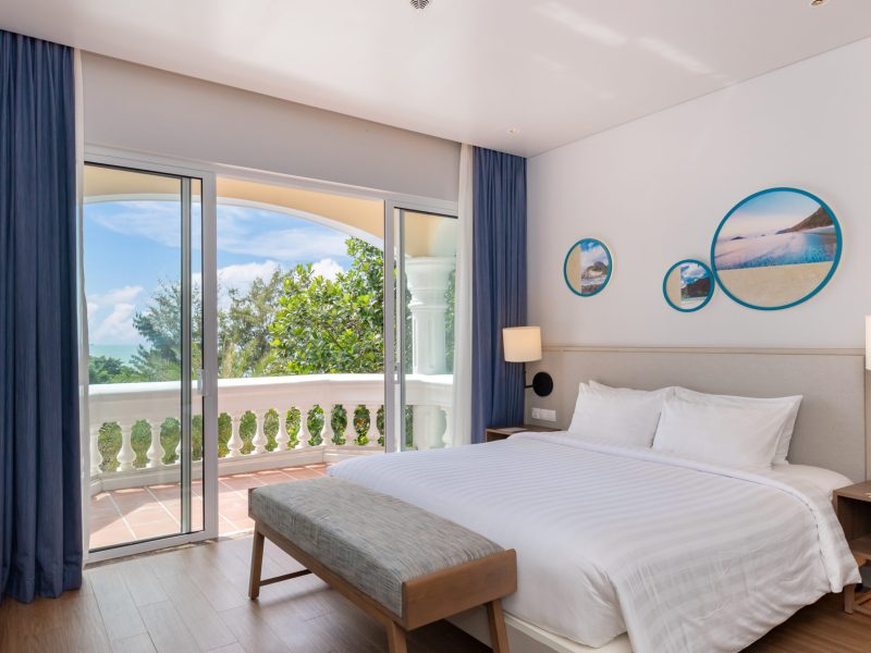 Superior King/Twin Hillside