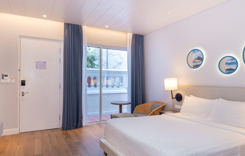 Standard Queen Hillside