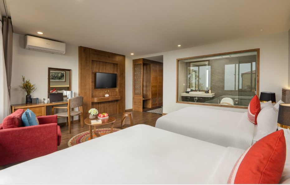 Superior Courtyard View