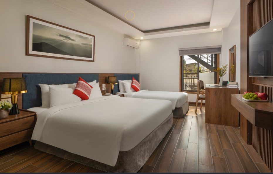 Superior Courtyard View