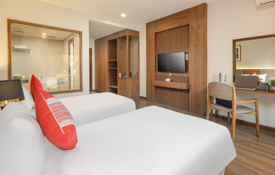 Superior Courtyard View