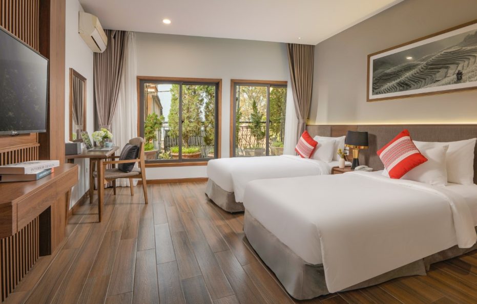 Superior Courtyard View