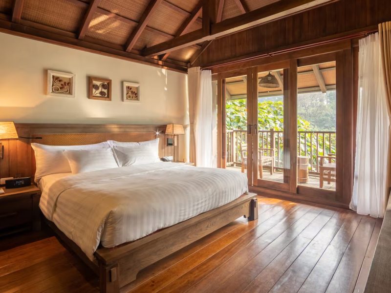 Five Bedroom Villa with Pool