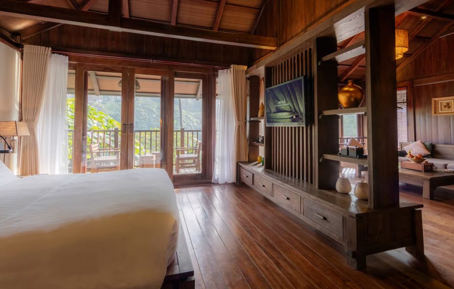 Five Bedroom Villa with Pool