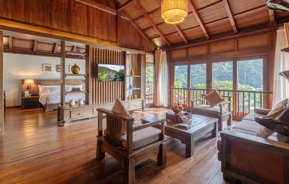 Five Bedroom Villa with Pool