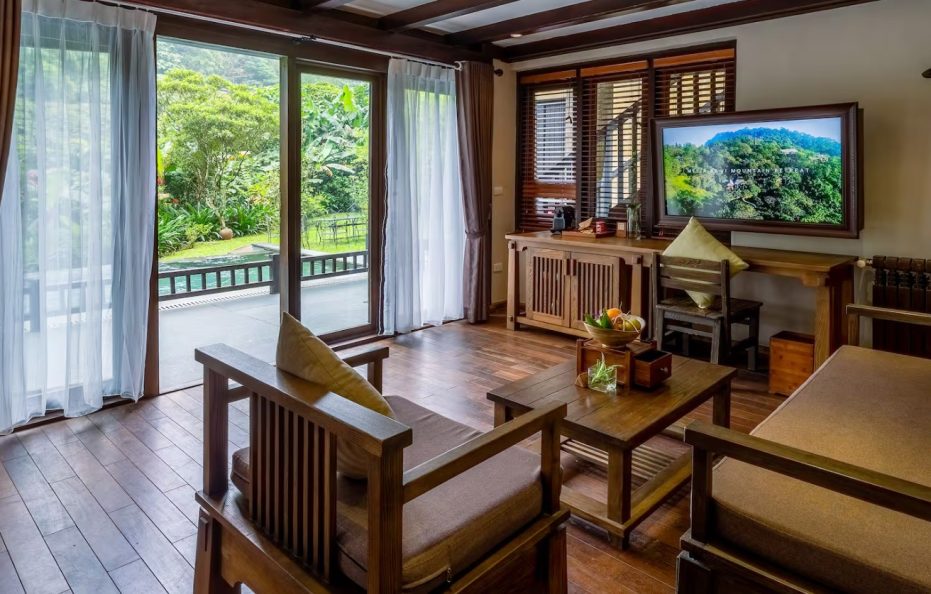 Five Bedroom Villa with Pool