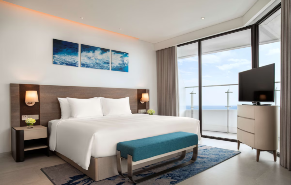 Executive Suite Corner Room – Ocean View – Lounge Access