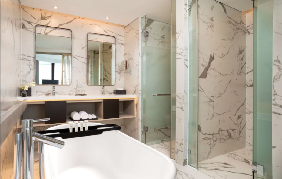 Executive Suite Corner Room – Ocean View – Lounge Access