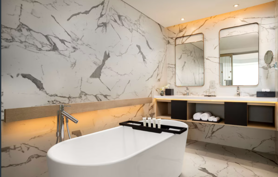 Executive Suite Corner Room – Ocean View – Lounge Access