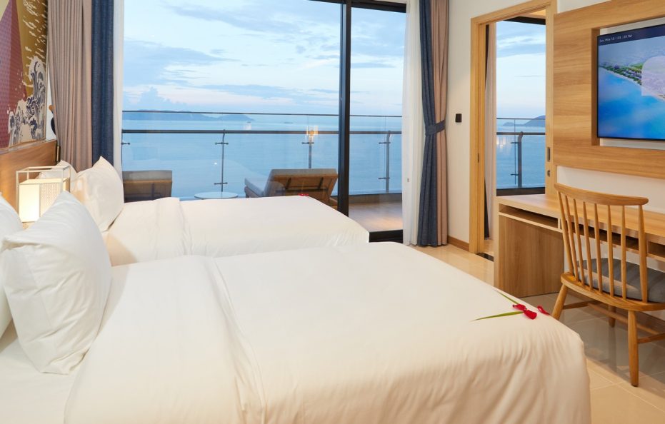 Senior Suite Ocean View Room