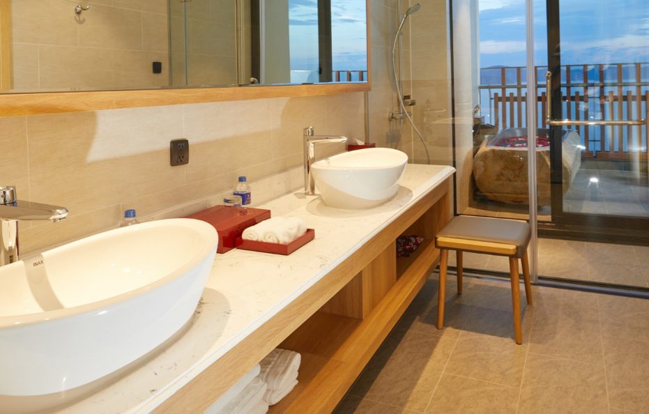 Senior Suite Ocean View Room