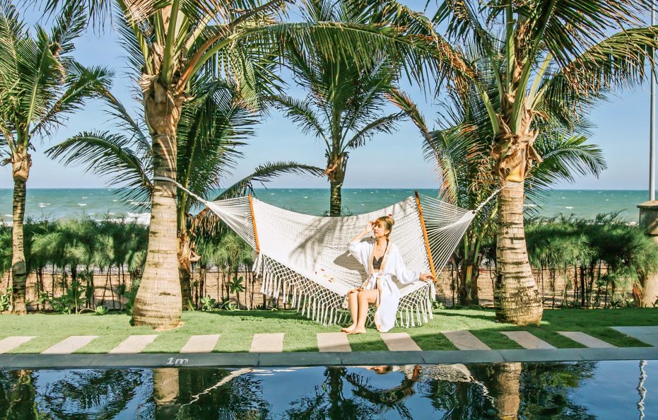 04-Bed Room Beach Front Bungalow