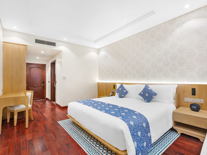 Wheelchair Friendly King Room