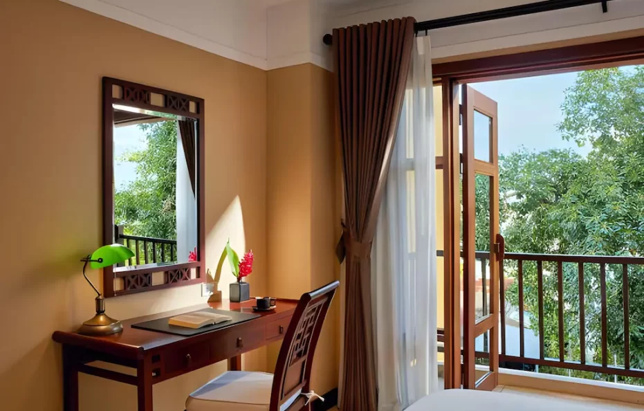 Deluxe Room with Window