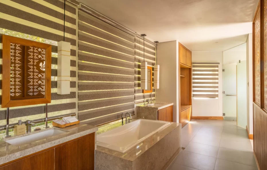 Luxury Villa With Poolside