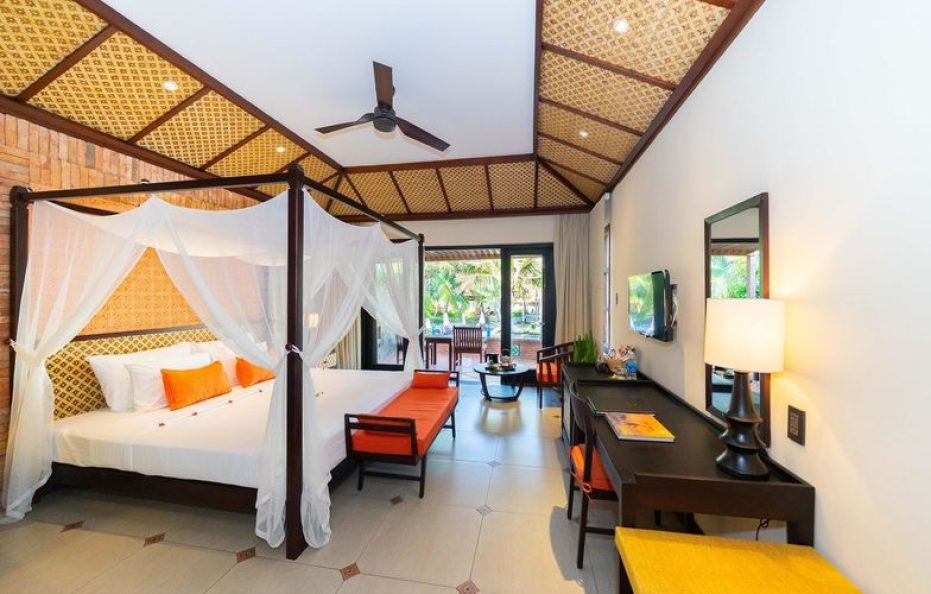 Bungalow Garden/Pool View