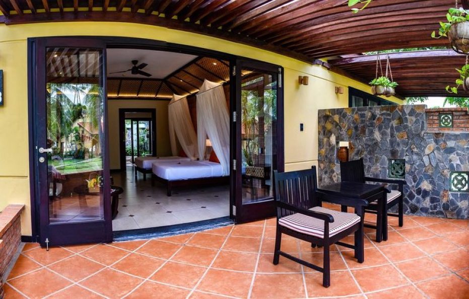 Bungalow Garden/Pool View