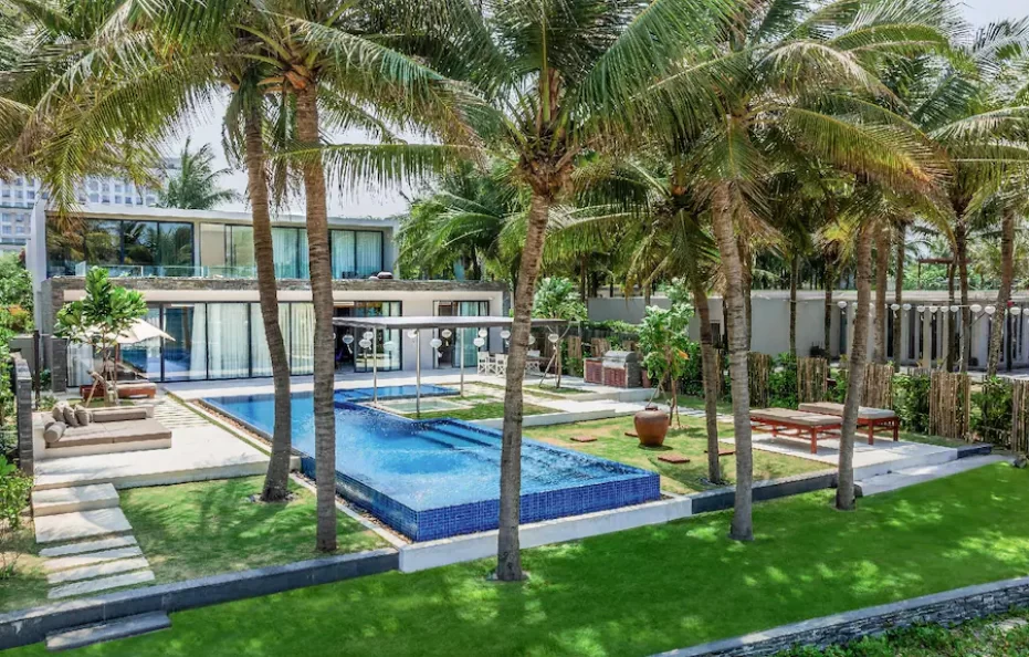 Three-Bedroom Beachfront Retreat Pool Villa