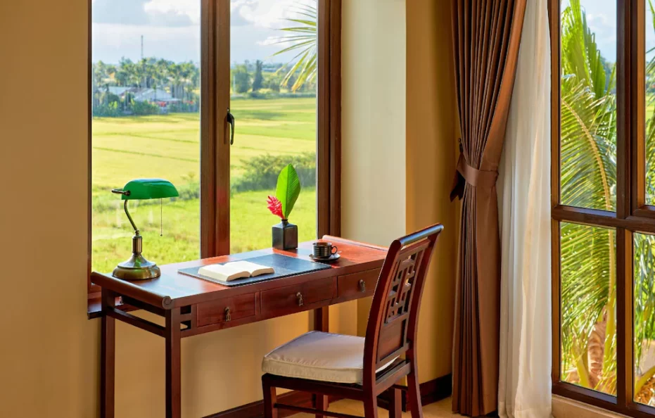 Deluxe Room with Window