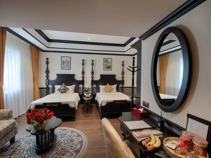 Suite Twin with Bathtub