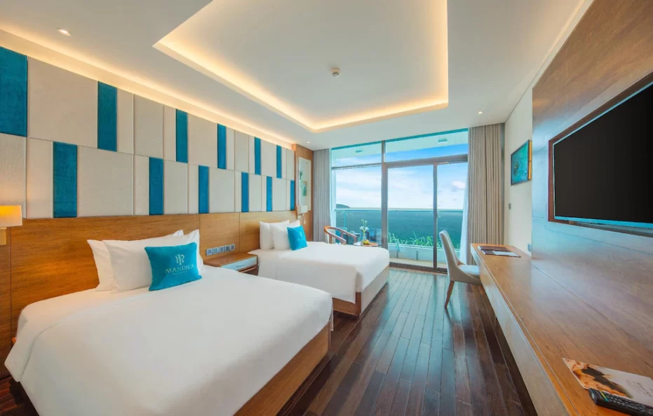 Deluxe Oceanfront Room with Balcony