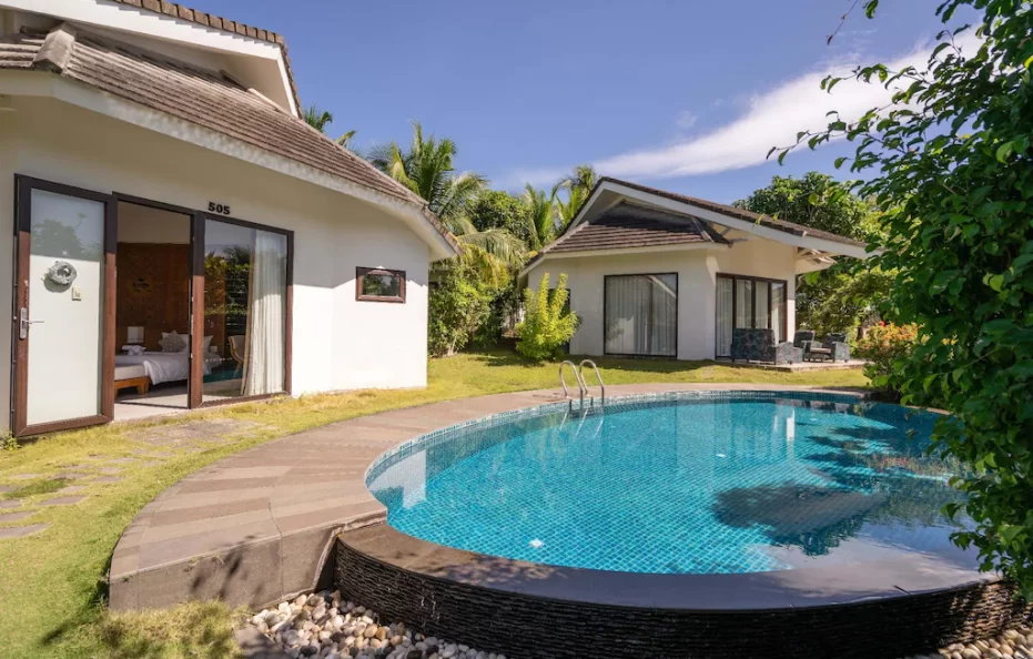 Luxury Villa With Poolside