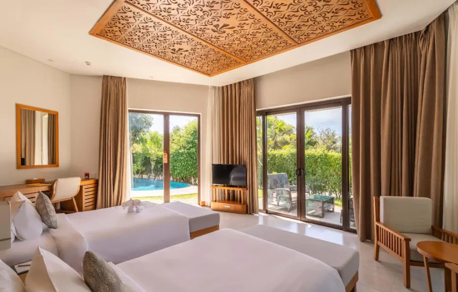 Luxury Villa With Poolside