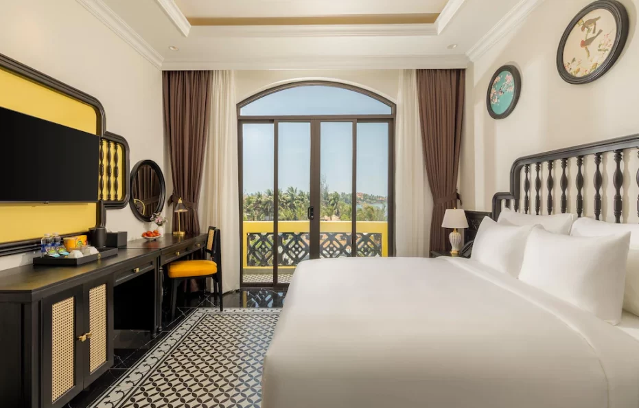 Grand Premier Double Pool View with Balcony