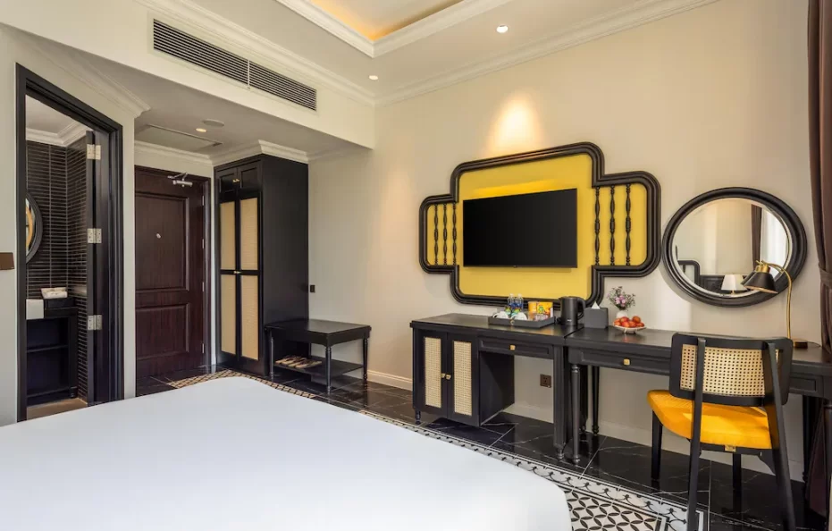 Grand Premier Double Pool View with Balcony