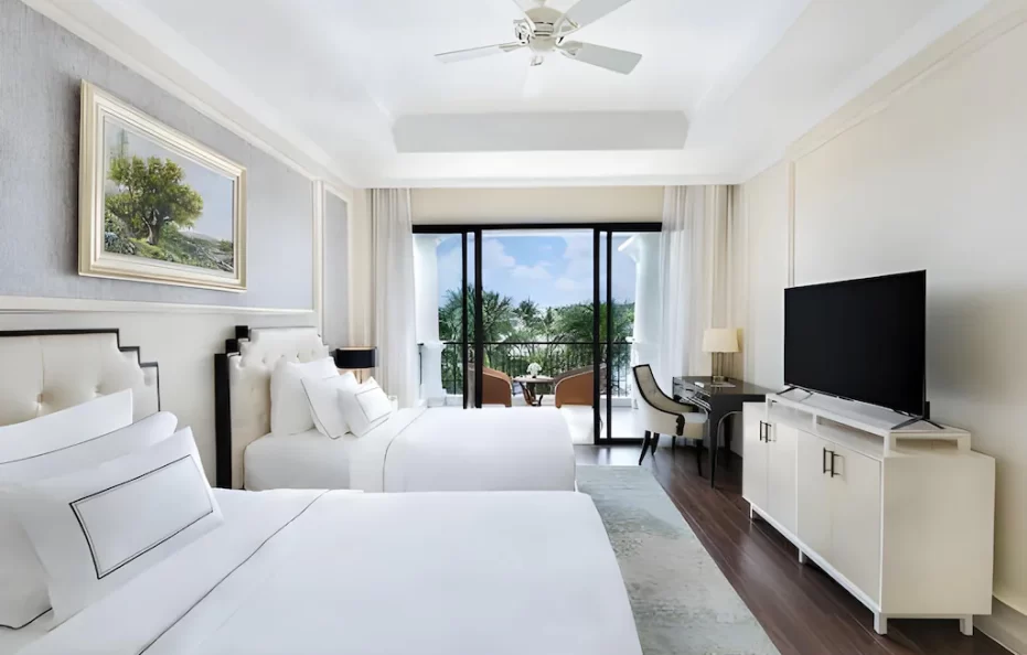 4-Bedroom Villa With Lake View