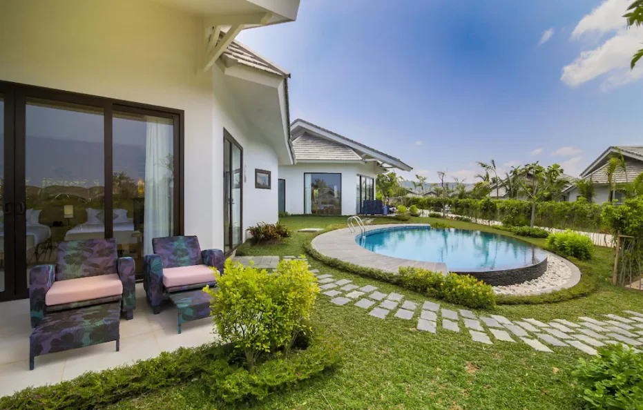 Luxury Villa With Poolside