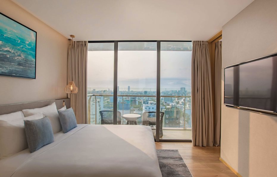 Family Room with Cityview