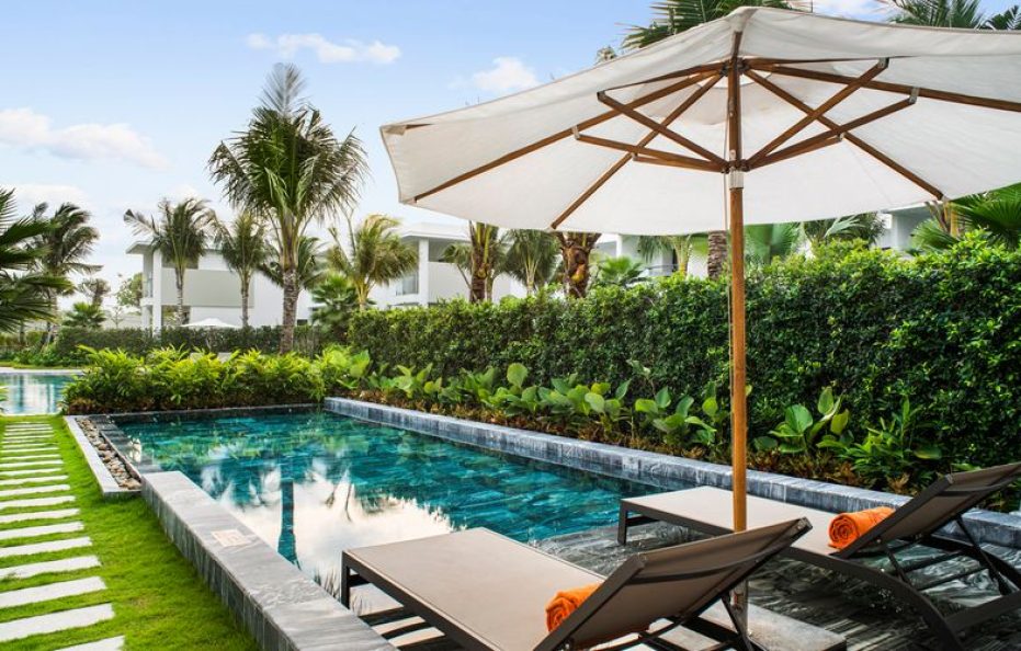 One Bedroom Pool Suite – King