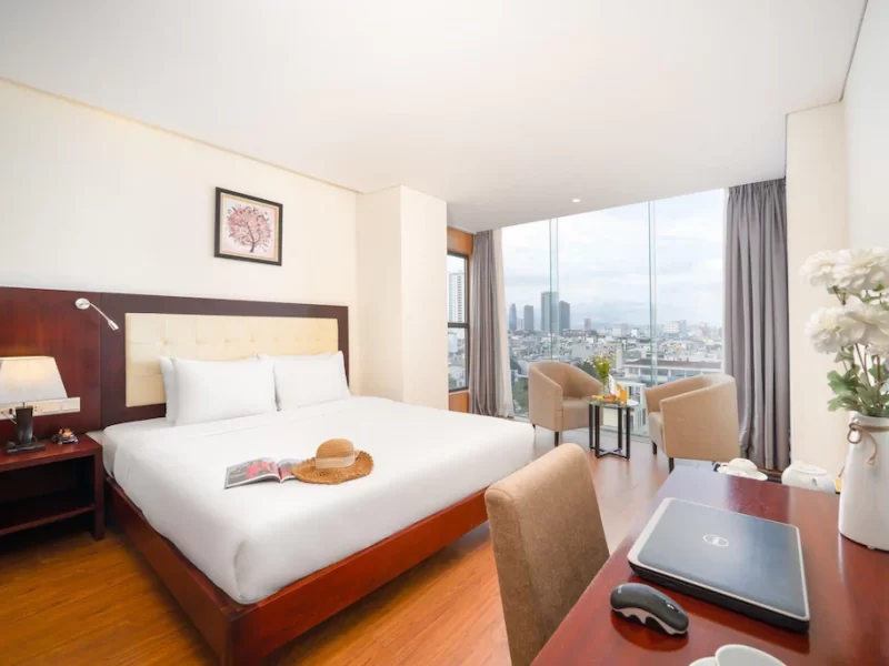Deluxe Double Room with River & City View
