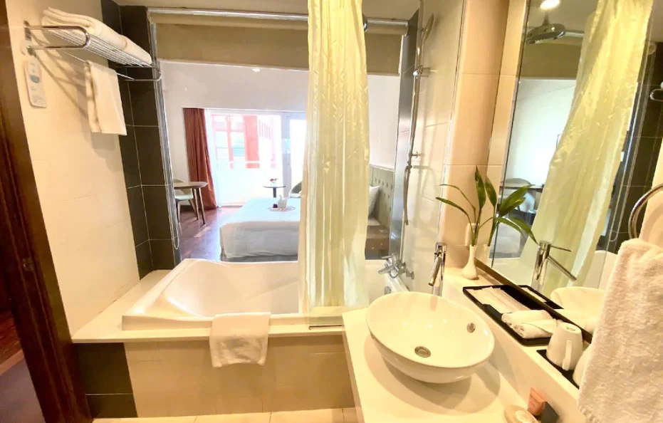 Deluxe King/Twin Room