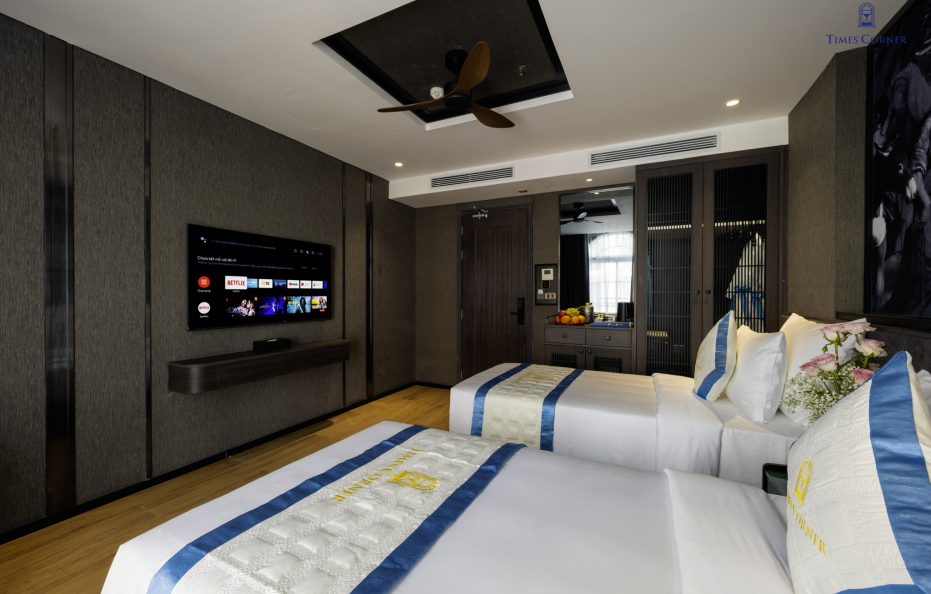 Panoramic Room City View