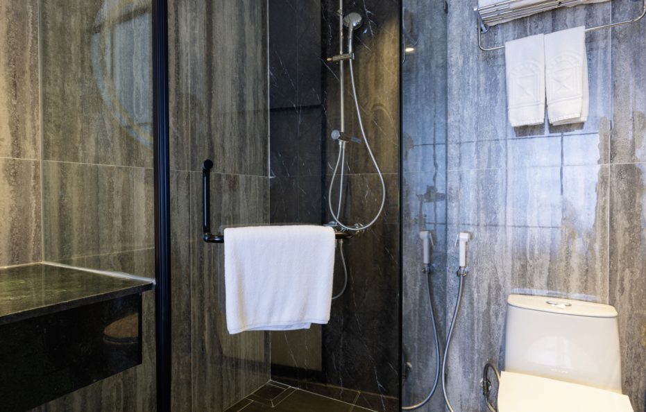 Panoramic Room City View