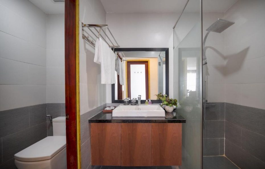 Deluxe Triple Room with Ocean & City View