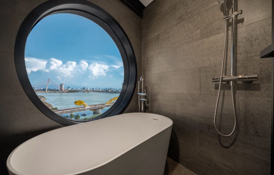 Suite River Front Signature