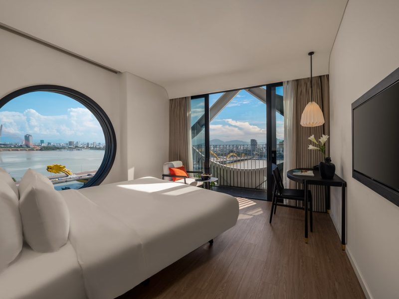 Suite River Front Signature